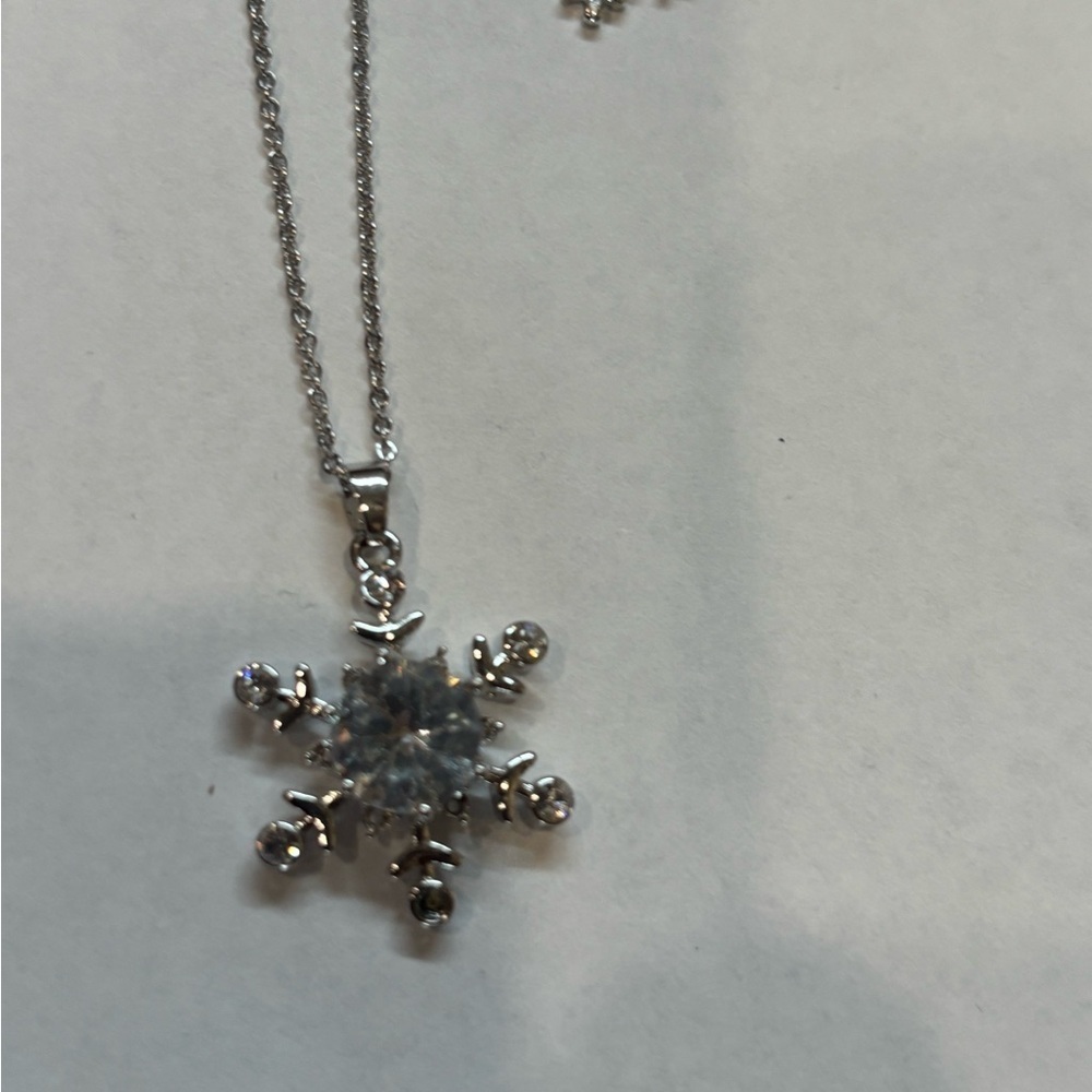 Christmas silver Snowflake Necklace and Earring Set - Picture 3 of 3